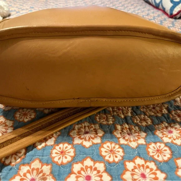 Vintage Coach Medium Slim Duffle Sac - 9816, tan - Picture 7 of 16